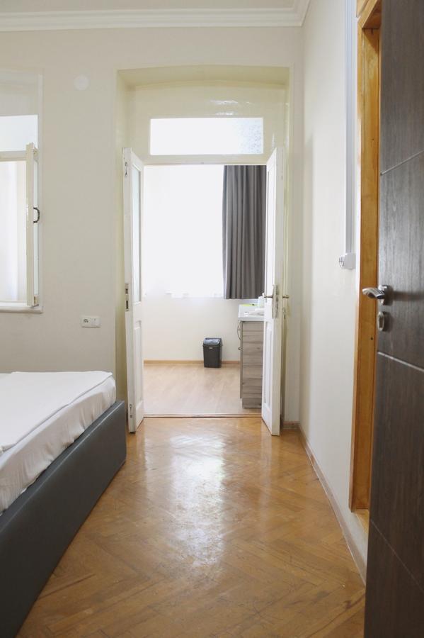Hotel Tiflis Garden Ngoại thất bức ảnh