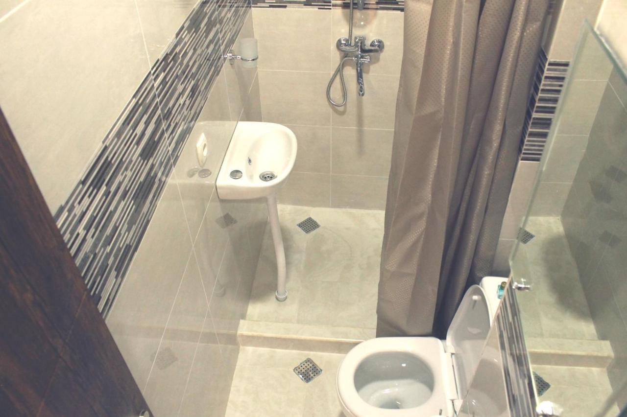 Hotel Tiflis Garden Ngoại thất bức ảnh