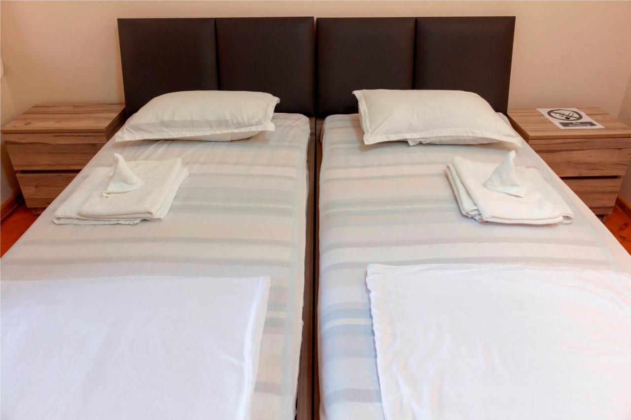 Hotel Tiflis Garden Ngoại thất bức ảnh