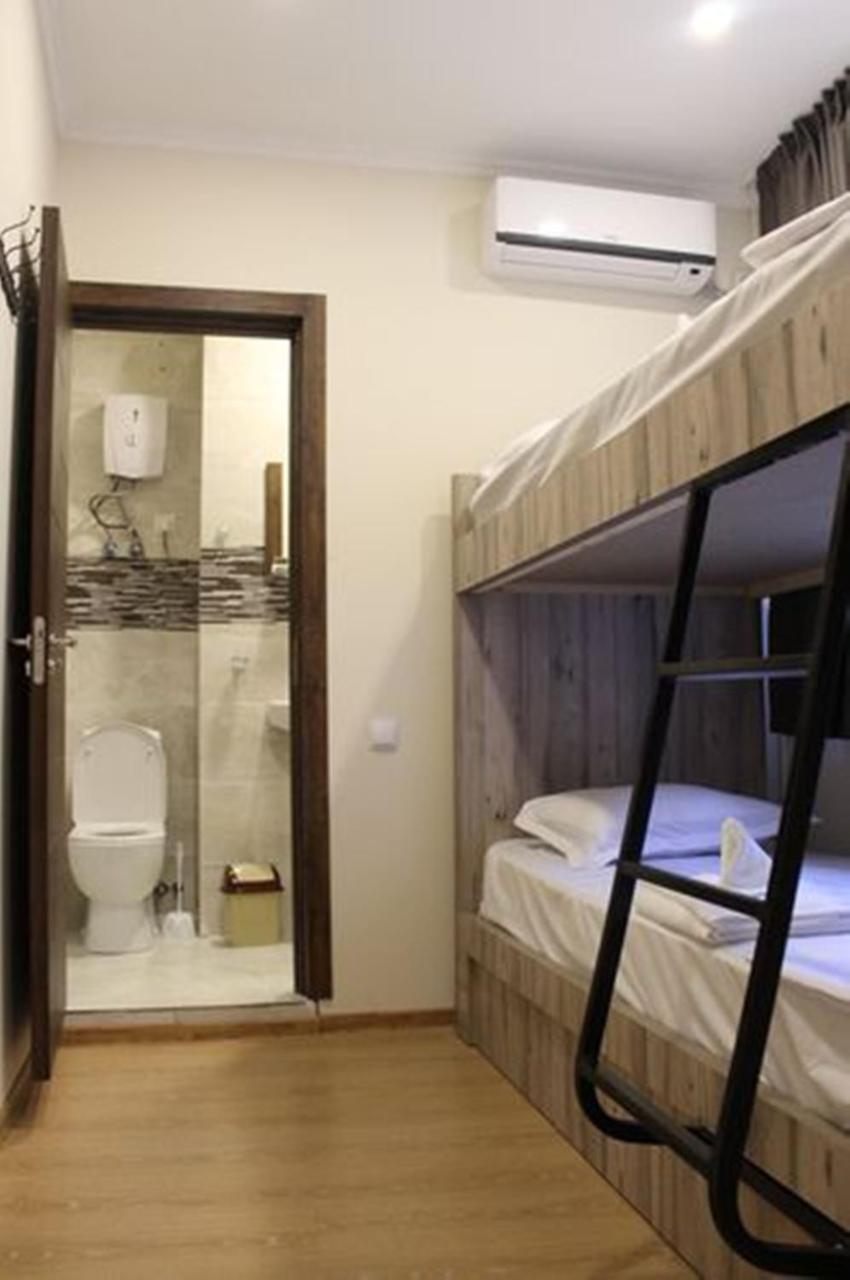 Hotel Tiflis Garden Ngoại thất bức ảnh