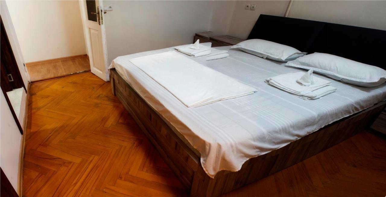 Hotel Tiflis Garden Ngoại thất bức ảnh