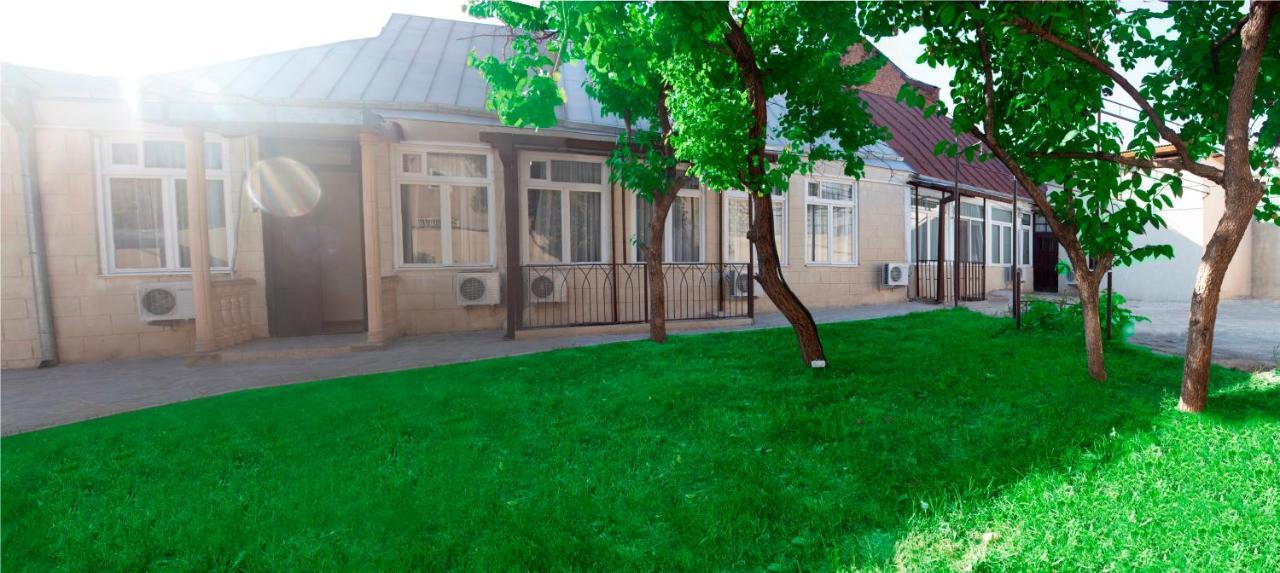 Hotel Tiflis Garden Ngoại thất bức ảnh