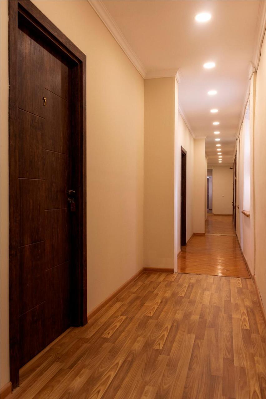 Hotel Tiflis Garden Ngoại thất bức ảnh