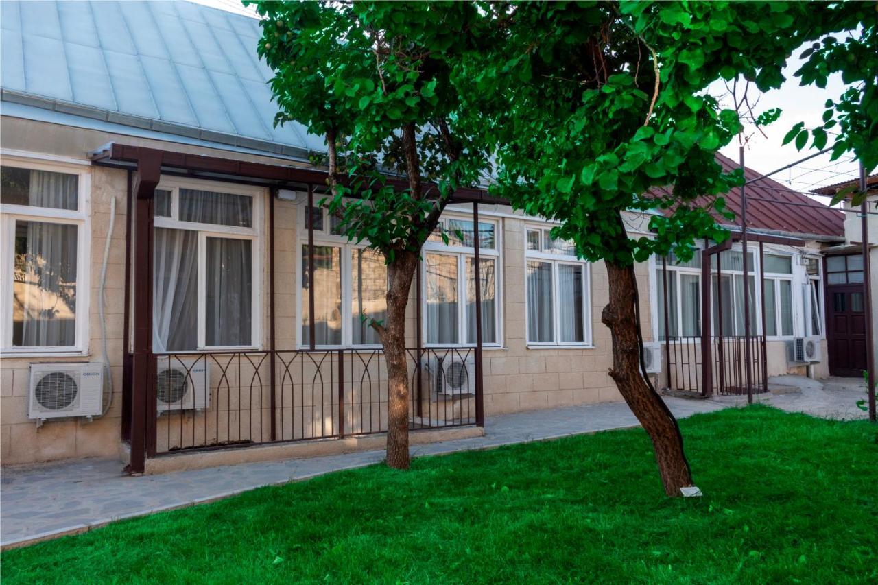 Hotel Tiflis Garden Ngoại thất bức ảnh
